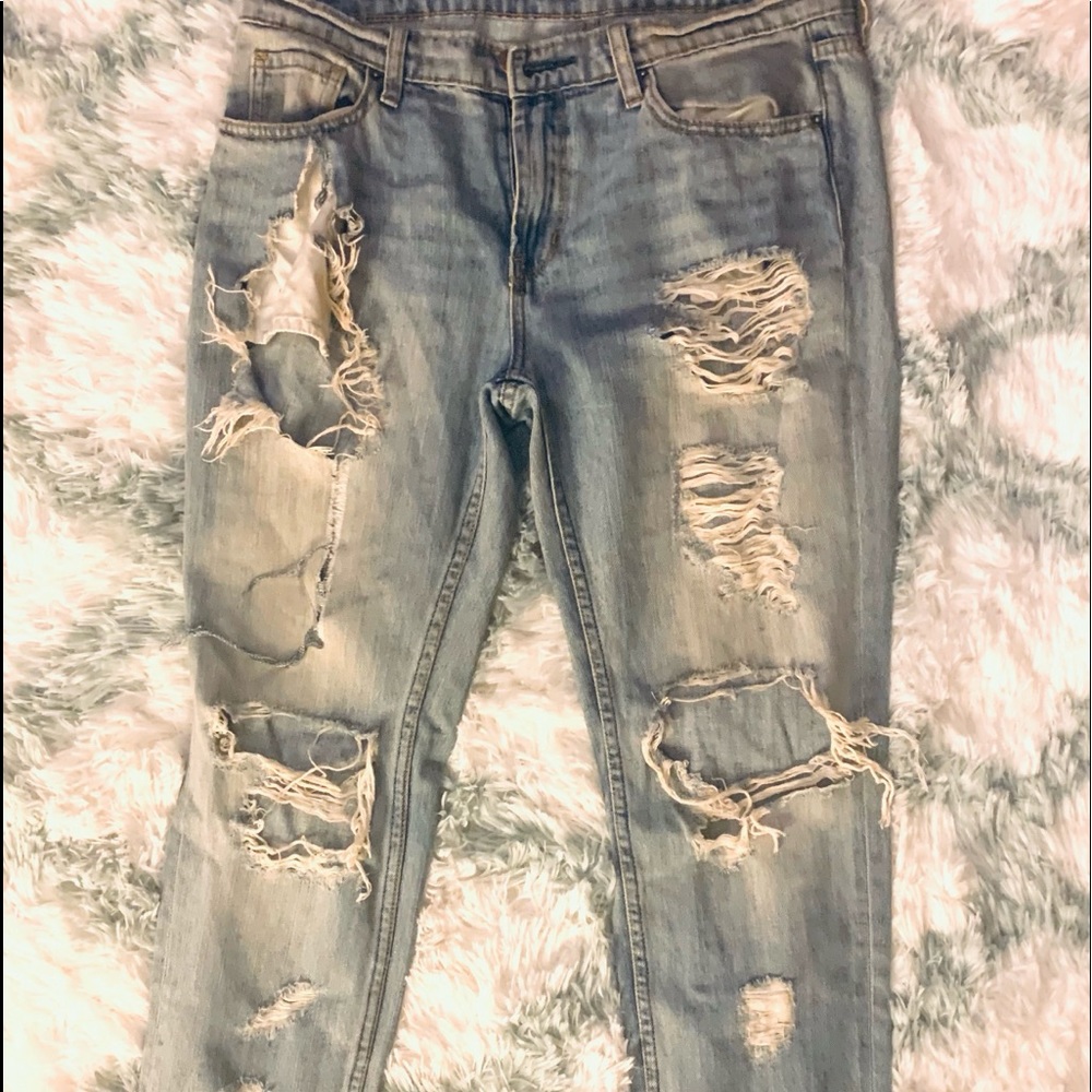 ULTRA distressed BDG jeans